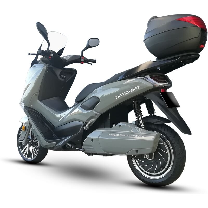 Le Scooter électrique YOUBEE MOTORS Nitro SP5, avec son moteur puissant de 5000 W et son impressionnante autonomie de 90 km, est bien plus qu’un simple moyen de transport. Il deviendra votre fidèle compagnon pour vos déplacements quotidiens. Avec ses performances exceptionnelles et son design élégant, il est temps d’explorer ce scooter électrique de marque française. Vendu par Ride Concept